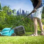 5 Best Lightweight Lawn Mowers | For Elderly People | UK