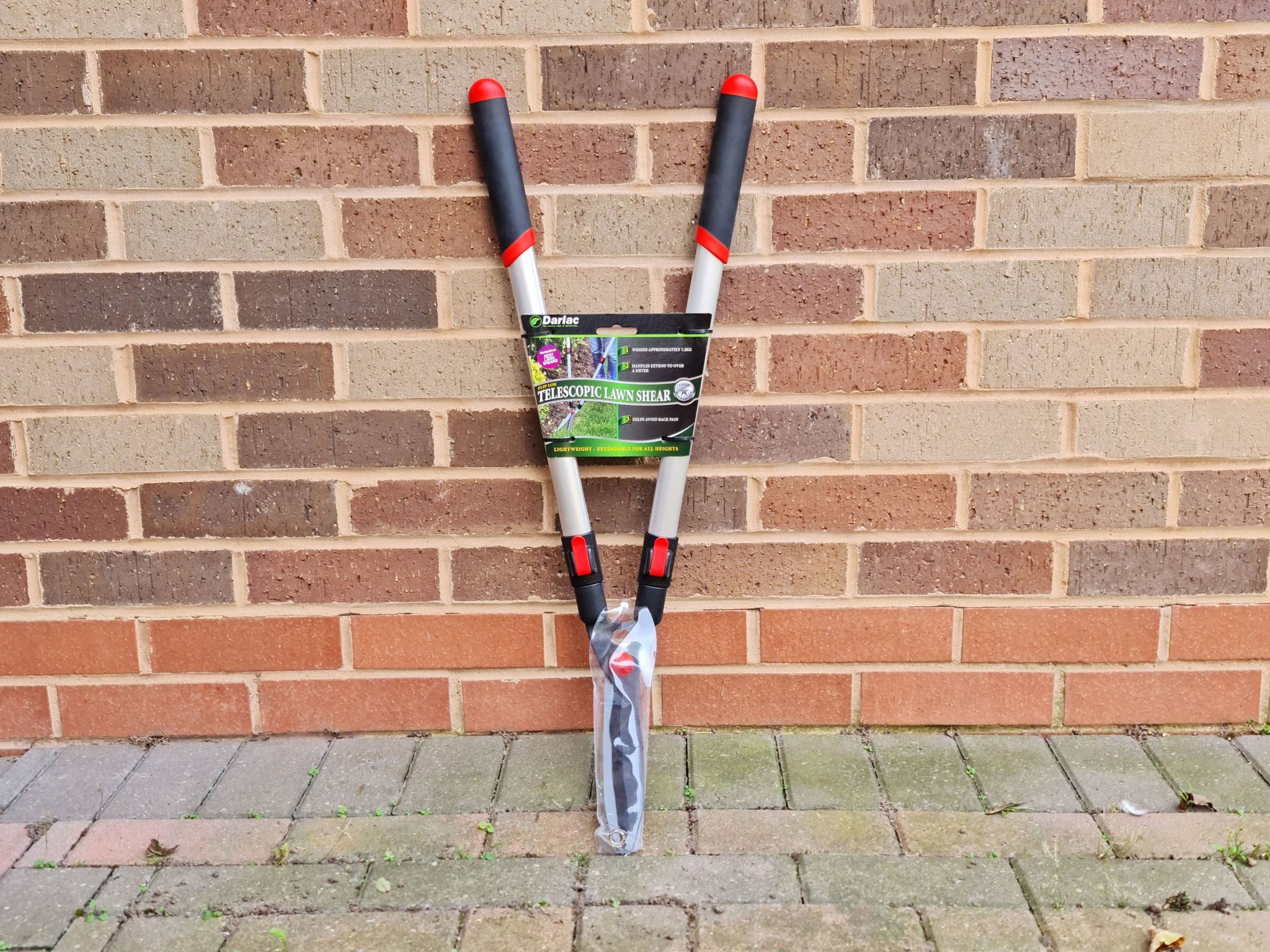 5 Best Edging Shears For Trimming Lawn Edges UK