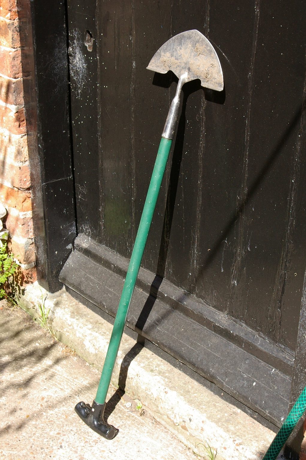 7 Best Lawn Edgers Manual & Petrol Edgers UK