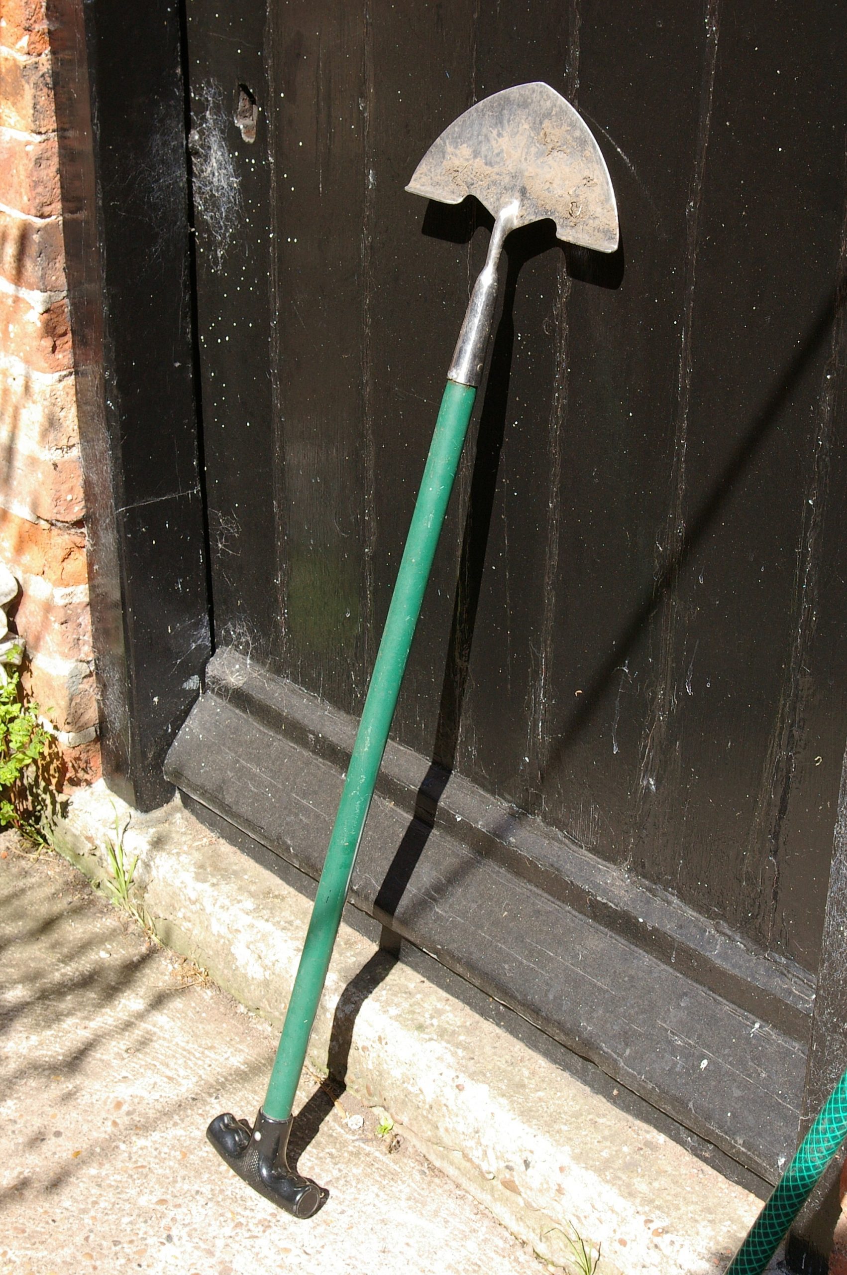 7 Best Lawn Edgers Manual & Petrol Edgers UK