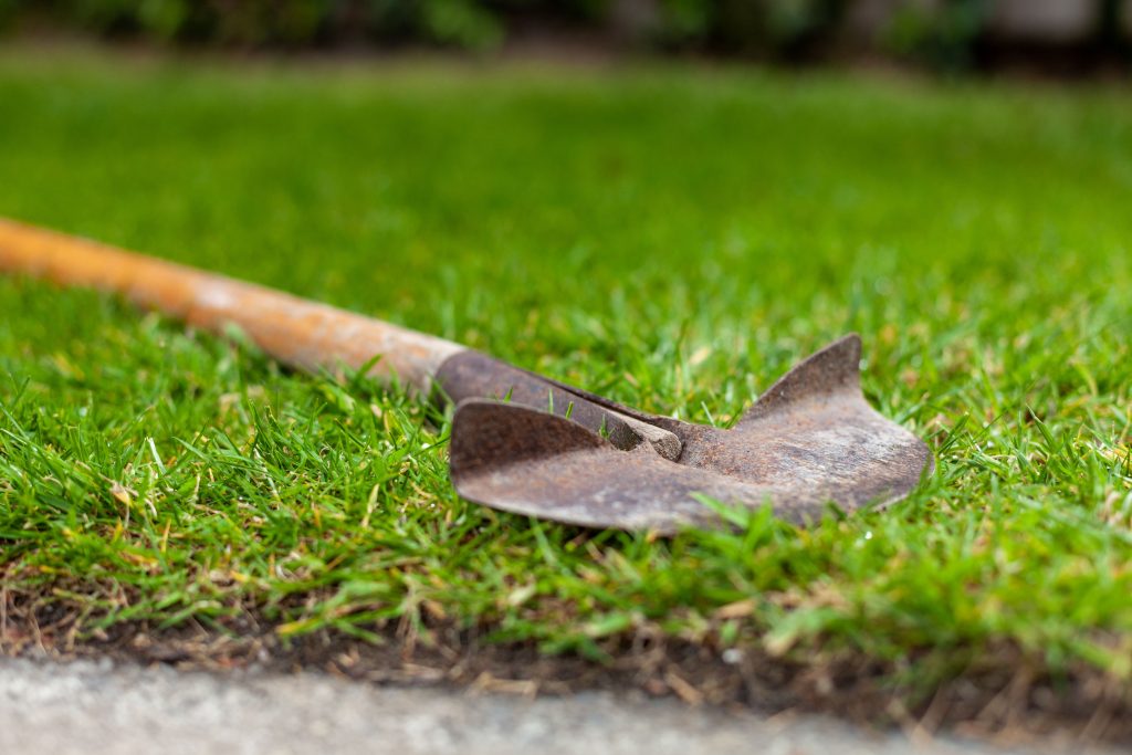 Manual lawn edger.