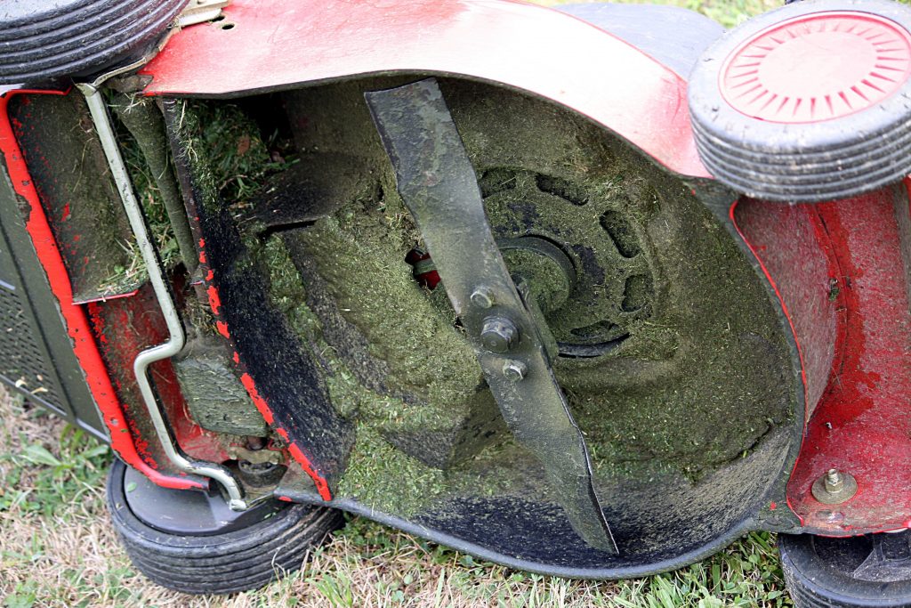 Lawn mower with blades that need sharpening.