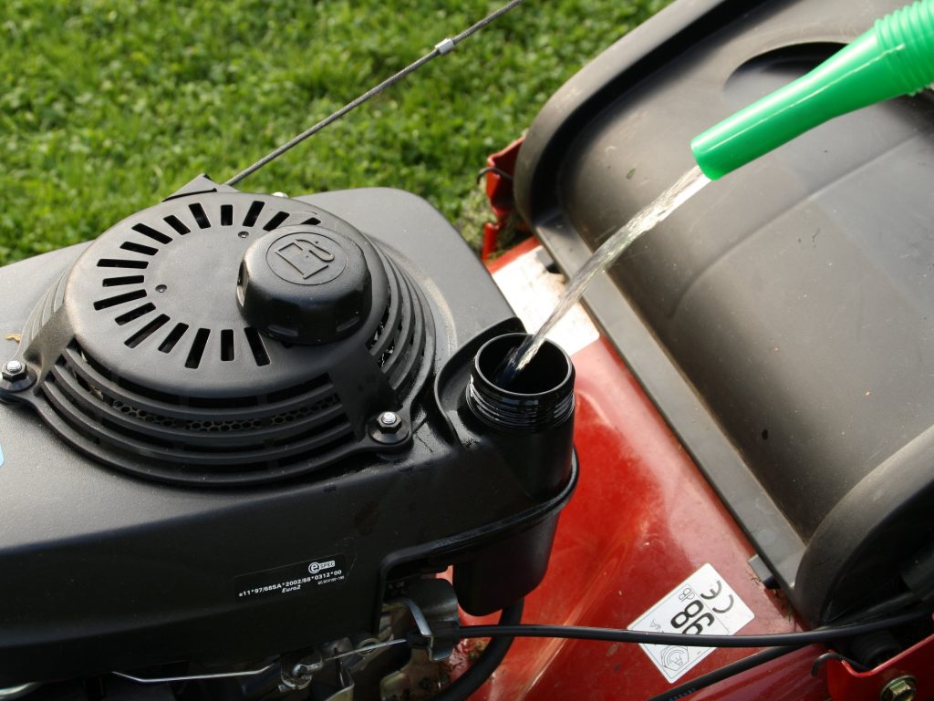 Man refueling a 4 stroke mower.